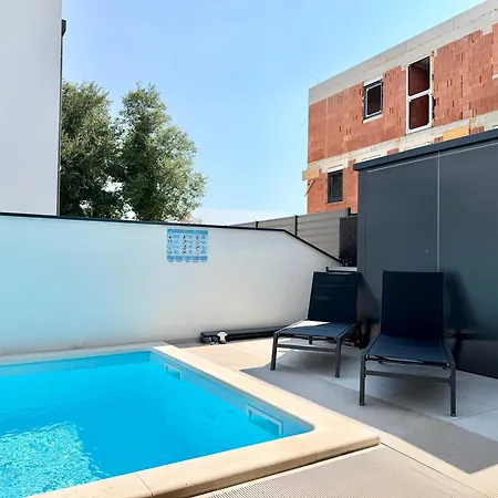 De La Maria Villa